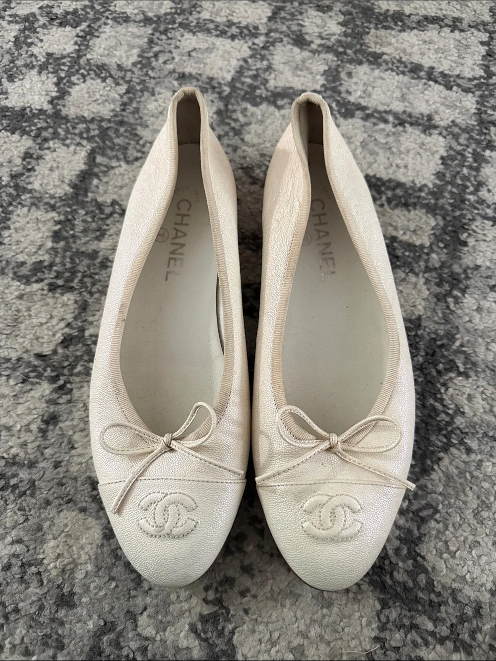 CHANEL Cream Leather Ballet Flats with CC Logo and Bow
